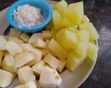 A picture of step 1 of Raw papaya curry.