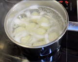 Foto del paso 3 de la receta: Tintorera en salsa con langostinos