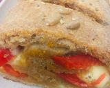 Foto del paso 10 de la receta: PAN INTEGRAL RELLENO DE AJÍ Morrón Y QUESO 🫑🧀🌶🧀