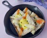 Foto langkah ke 8 dari resep Mini Egg in Bread Hole Toast (Telur Puyuh di dalam Roti Berlubang).