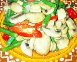 Foto langkah ke 4 dari resep Tumis jamur kancing, kacang panjang.