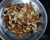 સુજી બનાના હલવા કેક (Sooji Banana Halwa Cake Recipe in Gujarati) રેસીપી સ્ટેપ1ફોટો