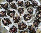 Foto langkah ke 4 dari resep Coklat valentine corn flakes.