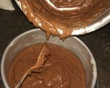A picture of step 5 of Chocolate cake with caramel.
