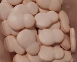 Une image de l'étape 3 de Macarons bonhommes de neige à la noix de coco.