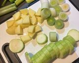Foto del paso 1 de la receta: Mi crema de calabacín, patata y puerro