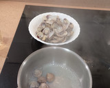 Foto del paso 2 de la receta: Lomos de merluza con almejas (económica)