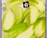 A picture of step 3 of Bunny- shaped green apple wedges.