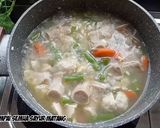 Foto langkah ke 4 dari resep Sup sosis bakso.