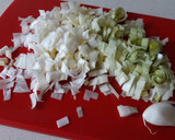 Foto del paso 3 de la receta: Merluza con gambas y guisantes
