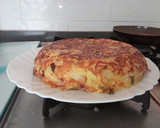 Foto del paso 6 de la receta: Tortilla de patata con pimiento y cebolla