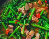 รูปขั้นตอนการทำที่ 6 ของ แกงผักบุ้งหมูสามชั้น