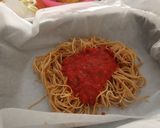 Φωτογραφία βήματος 4 της συνταγής Spaghetti στη λαδόκολλα με μελιτζάνες και καλαμπόκι
