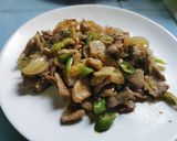 รูปขั้นตอนการทำที่ 3 ของ หมูผัดพริกหยวก