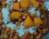 A picture of step 7 of Dahi chana chat.