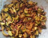 क्रिस्पी प्याज़ करेला फ्राई (Crispy pyaz karela fry recipe in hindi) रेसिपी चरण 3 फोटो