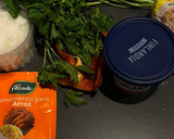 Foto del paso 1 de la receta: Un arroz, mil ideas: 🥘 Arroz amarillo con pollo, queso y perejil súper cremoso