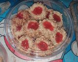 Foto langkah ke 5 dari resep Thrumbprint cookies strawberry.