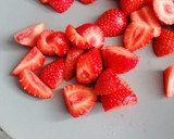 Foto del paso 1 de la receta: Tartas individuales de fresa (Clafoutis)
