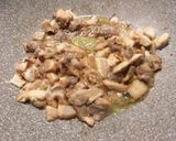 Foto del passaggio 2 della ricetta Spaghetti porcini e fiori di zucca