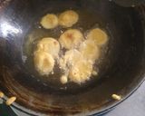 A picture of step 2 of Potato Pakode.