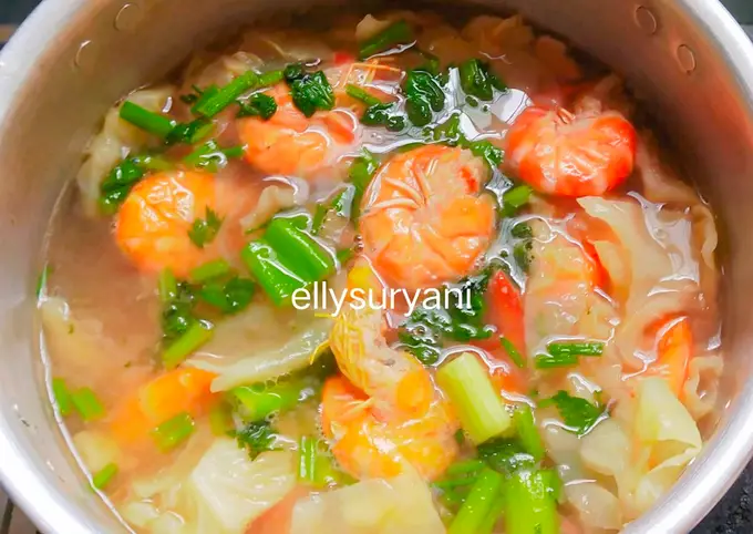 Langkah-langkah untuk membuat Cara membuat Sup Udang-Sayuran Simple ala Rumah Kami
