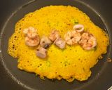 Foto del passaggio 6 della ricetta Bánh xèo con gamberi e calamari