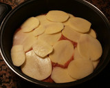 Foto del paso 7 de la receta: Cazuela de chicharros, en salsa de tomate y patatas