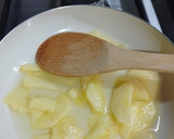 Foto del paso 3 de la receta: Tortita húmeda de ricota, manzana y coco 🥧