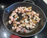 Une image de l'étape 1 de Penne carbonara au flanc de porc fumé.