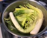 Une image de l'étape 3 de Poireaux au bouillon de porc (sauce vinaigrette).