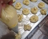 Foto langkah ke 6 dari resep Kue kering Sagu keju.