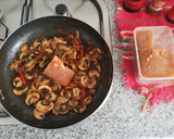 Foto del paso 3 de la receta: Fideos chinos con Champiñones y langostinos