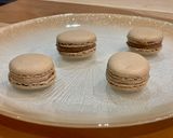 Une image de l'étape 10 de Macarons ganaches montées choco - praliné & choco - menthe.