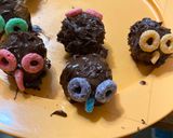 A picture of step 4 of Owl on Twig Chococake.