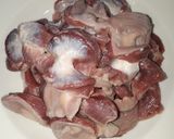 Tejfölös zúzapörkölt tarhonyával recept fázis 1 fotója