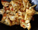 A picture of step 2 of Aloo gobhi.