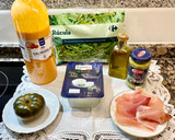 Foto del paso 1 de la receta: Ensalada de burrata y rúcula, tartar de tomate y crujiente de jamón