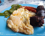 Foto del paso 3 de la receta: Huevos, chistorra, pimiento italiano y morcilla picante