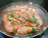 Foto del paso 1 de la receta: Gambones con ajo y perejil