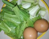 Foto langkah ke 1 dari resep Tumis sawi orek telur.