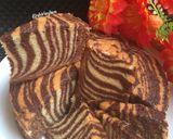 Foto langkah ke 5 dari resep Egg White Zebra Cake aka Kue Zebra Putih Telur.
