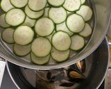 Hình bước làm 2 của món Salad bơ vẹm