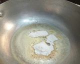 A picture of step 2 of White sauce pasta.