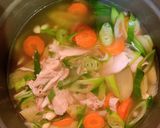 รูปขั้นตอนการทำที่ 2 ของ ซุปอกไก่พาสต้า🍲🥕🥔style by barbie👩🏼‍🍳