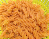 Foto del paso 2 de la receta: Salteado de hélices con setas 🔆
