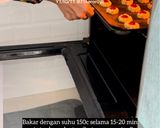 Gambar langkah 6 resipi Strawberry Thumbprint Cookies.