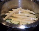 Foto del paso 4 de la receta Crema de espárragos blancos y calabacín