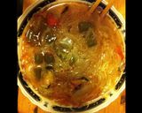 Une image de l'étape 3 de Soupe de nouilles façon ramen aux moules et piments.