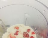 Foto del paso 1 de la receta: Gelatina Cremosa con Fresas Leche!
